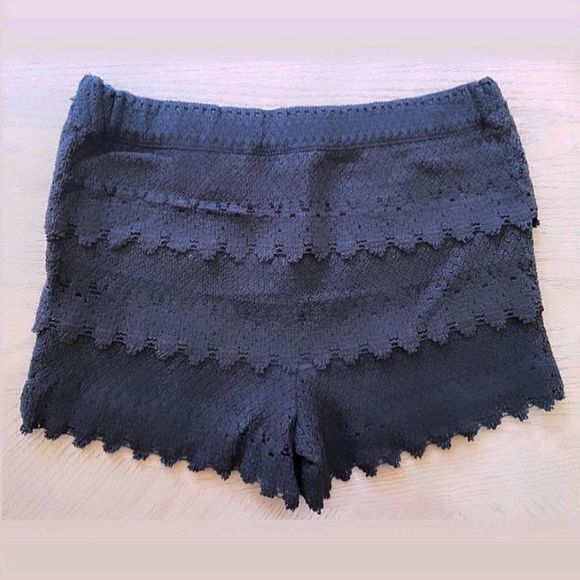 🌹 Black Crochet Layered High Waist Shorts 🌹 - Picture 2 of 4
